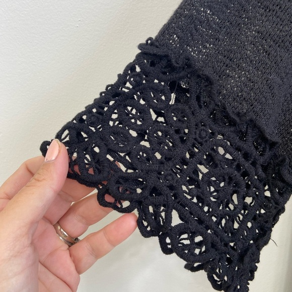 Black light crochet sleeve top M - Picture 3 of 3